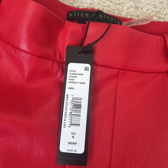 New Alice and Olivia Conry vegan leather shorts - Picture 6 of 16